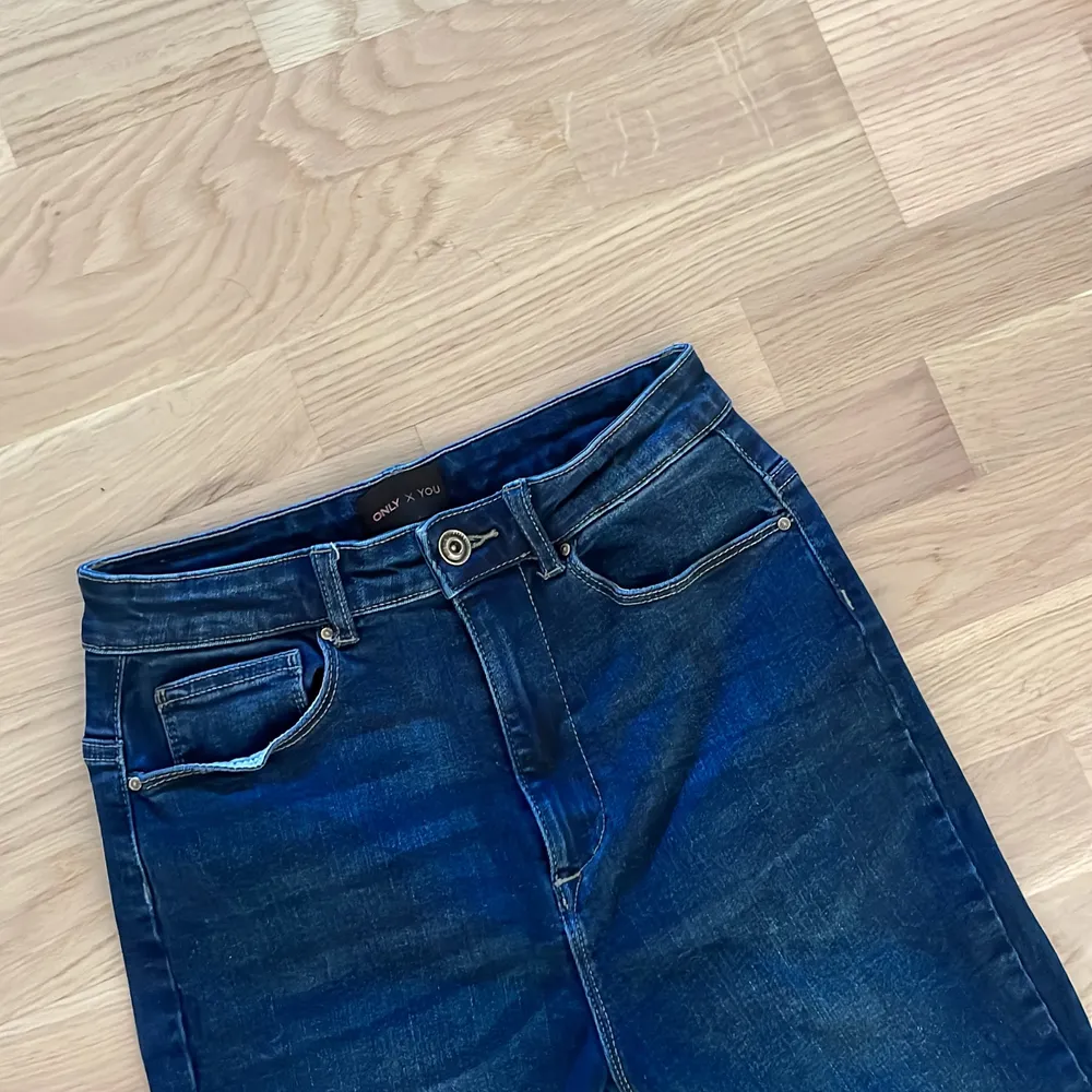 ONLYxYOU  blue denim storlek 28/30. Jeans & Byxor.