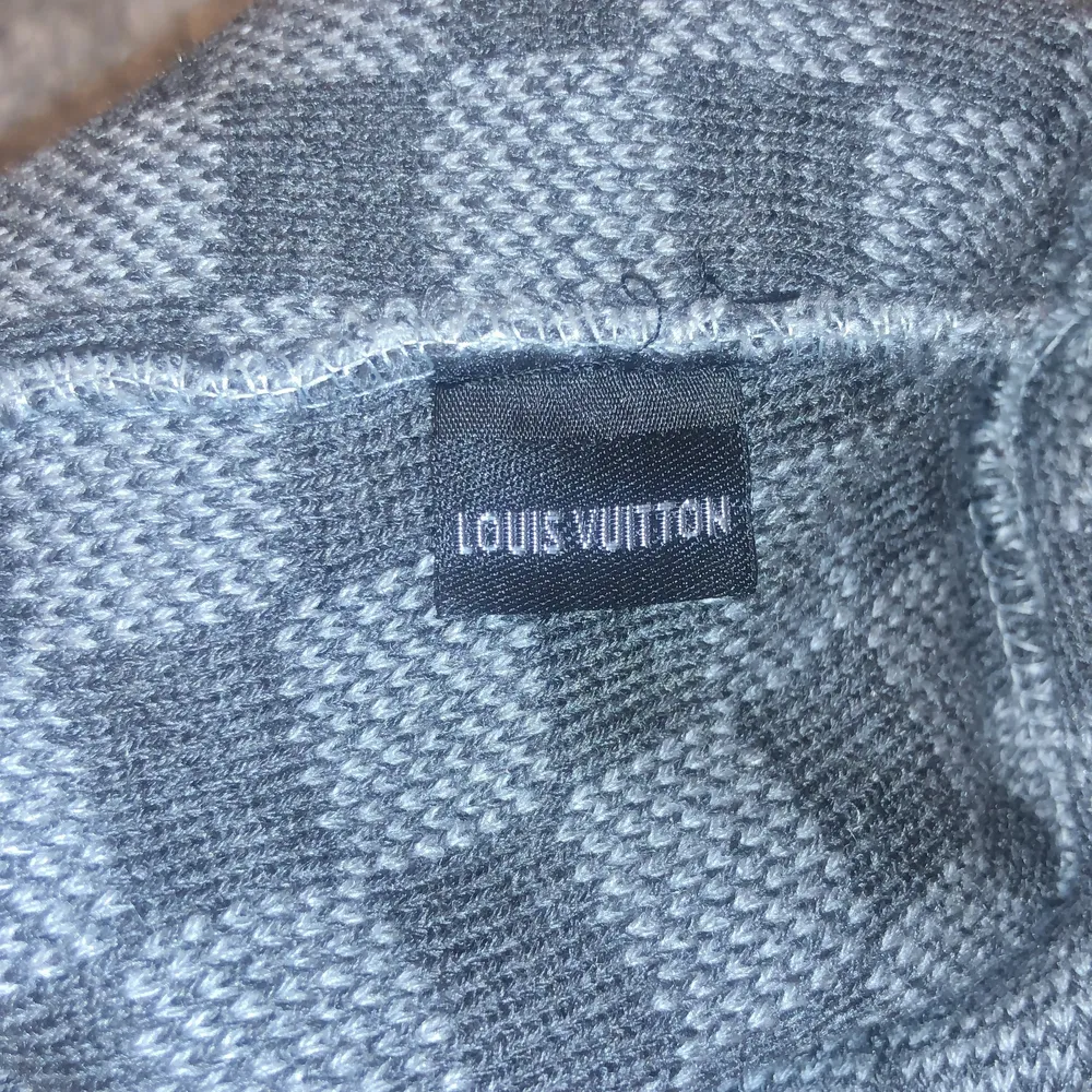 En dag ny (fake kopia) Louis Vuitton mössa. Ej använd. Pris 300kr . Accessoarer.