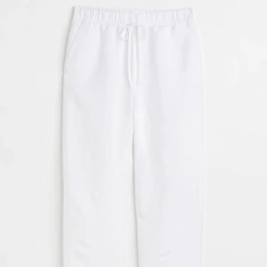 Linnebyxor  - Säljer dessa slutsålda linnebyxor från hm i storlek XS! Tyvärr är dem för korta för mig, är 175💓