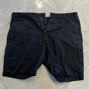 Shorts - Fint skick använda cirka 3 gånger då dem köptes för ett bröllop. Storlek EU 36.
