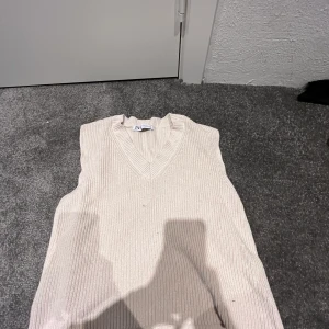 Väst  - Säljer denna jätte fina västen 