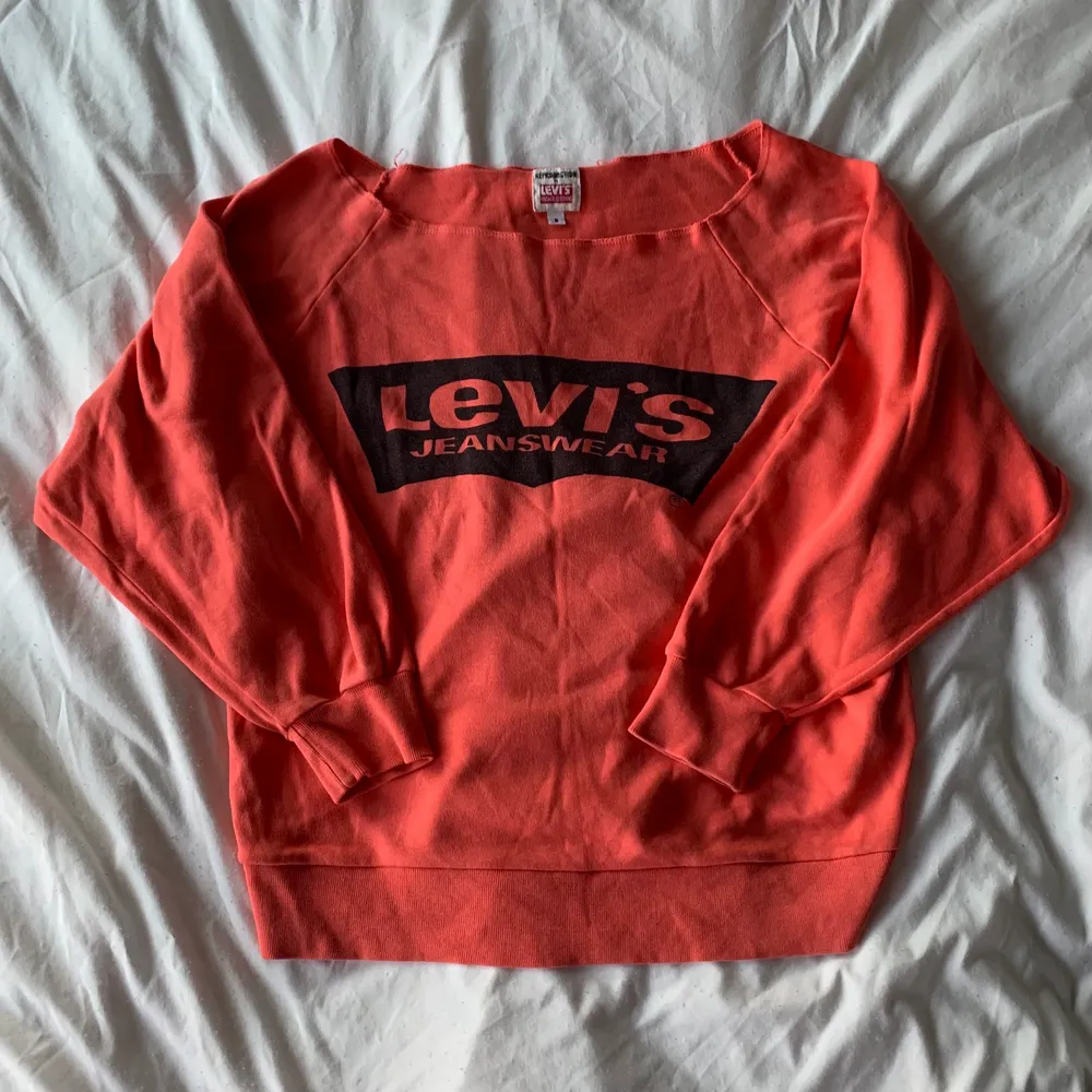 orange levi’s sweater, size S. perfect condition 🧡. Hoodies.