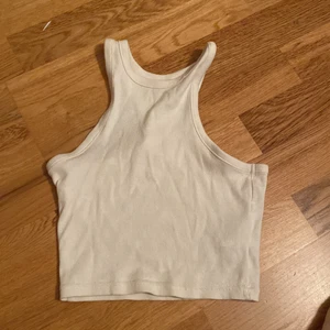 Vitt linne - Detta jättefina linnet är bra på varma sommar dagar😊