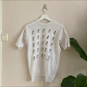 vit musse pig t-shirt  - vit mussepig t-shirt i den perfekta modellen! storlek S men skulle säga att den passar xs-m :) gör gärna paketpris!