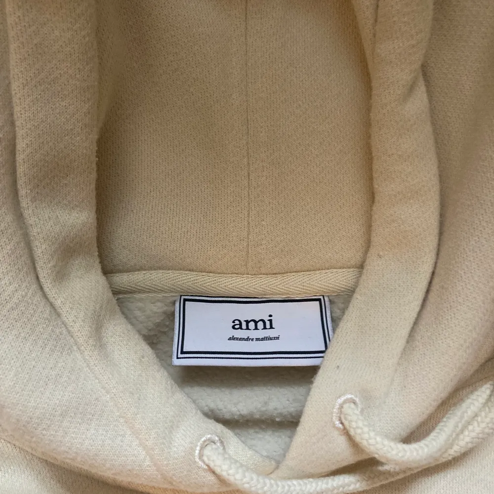 Hoddie från AMI Paris limited edition Stl M Köpt för 4500kr. Hoodies.