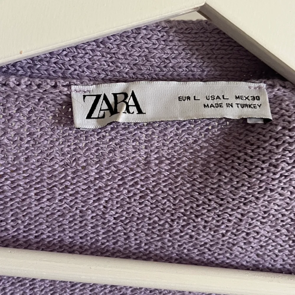 Jättefin kofta från Zara, inte använd ofta, storlek L, lite oversize på mig:). Tröjor & Koftor.