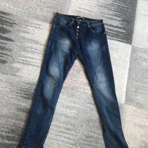 Place du jour jeans stretch - Place du jour stl 36. Lagom stretch, kan funka på en 38:a. 