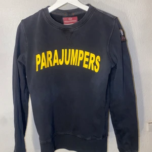 Parajumper tjocktröja  - Använd fåtal gånger, nypris 1600