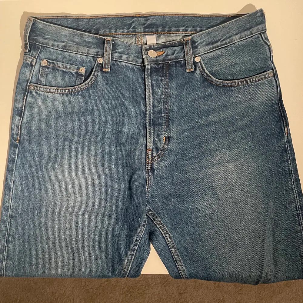 Weekday Pine jeans i storlek 30/32. Mycket fint skick . Jeans & Byxor.