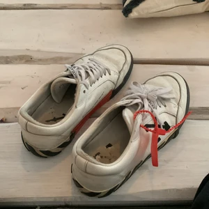 Off White skor - Först till kvarn behöver pengar asap 