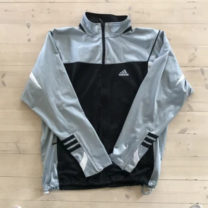 Adidas zip up - Adidas tröja i bra skick
