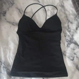 Topp - En helt oanvänd topp ifrån hm som är i storlek xss funkar också som xs ) toppen är lite tajtare i modellen 