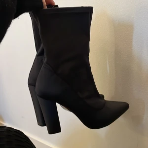 Skor från Nelly  - Aldrig använda . Strl 38 men är mer som en 37 