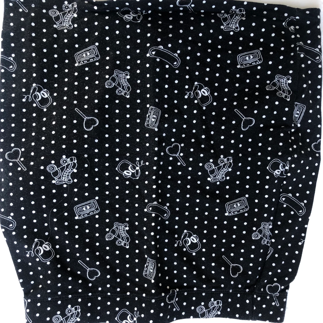 Svart kjol med mönster