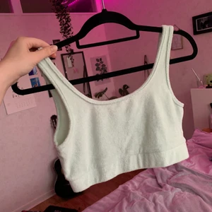 Mintgrön frotté top - Swipa för bättre bild på färgen! Mintgrön top i frotté från Gina tricot. Den är supermjuk💚 Köpte den för 129 kr💚