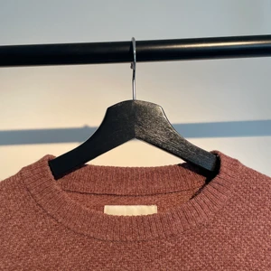 Stickad tröja  - Rödbrun stickad tröja från These Glory Days i mäns storlek S. I ganska bra skick, tyvärr för liten för mig. 