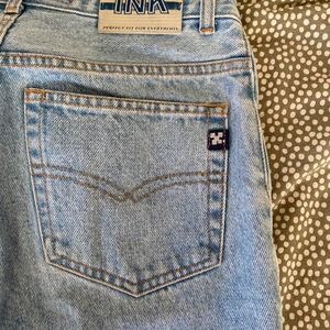 Vintage jeans - As coola vintage jeans! Står ingen storlek men skulle säga ca 24-26 beroende på hur man vill att de ska sitta! 