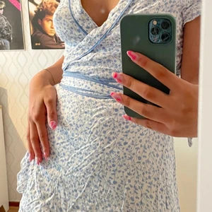 Sommarklänning - !!lånade bilder!! Superfin sommarklänning från BikBok! Strl M. Använd ett fåtal gånger endast 🤍🤍🤍 