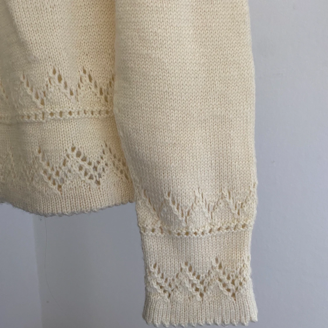 Vit stickad tröja - 91