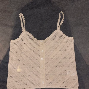 Linne - Jättefint och somrigt linne från hm. Säljer pga av att de inte kommer till användning, storlek M men skulle passa S. Pris: 30kr