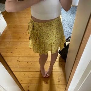 Kjol - Kjol från SHEIN i M passar XS-M inga defekter alls säljer då ja har för många kjolar💕inte alls genomskinlig eller dålig kvalite