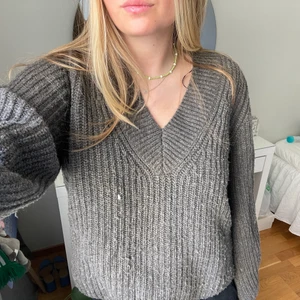 Stickad tröja hm - V-ringad stickad tröja från Hm! 💋