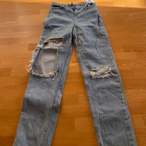 Slitna jeans, tall  - Storlek 26/36 och är från deras tall kollektion från Asos, 230 kronor inklusive frakt 