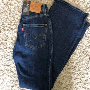 Levi’s 70S HIGH FLARE-JEANS - Nyskick, storlek W:24 W:32