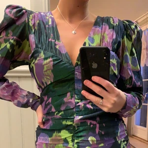 Klänning Zara ny - Ny klänning från Zara med lappar kvar. 