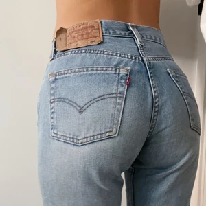 VINTAGE LEVIS 501 (long) - Just the perfect blue pair, vintage bought on ASOS marketplace. Super long legs! And fits the butt AMAZING🦋Size: w30 l36 - I would say it’s a 27 in waist in regular denim sizes. 