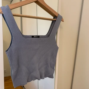 Linne - Säljer detta linne från Gina tricot, stl Xl använt fåtal gånger så i fint skick💓 (köparen står för frakten på 66kr)