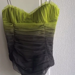 Body - Body stl xs oanvänd slutsåld i butik