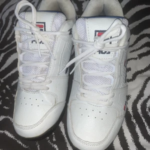 Fila skor - Jätte fina fila skor som är i bra skick. Inte smutsiga alls. 