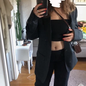 Kavaj - Köpt på secondhand i mansstorlek, kommer tyvärr inte längre till användning, jag är 161