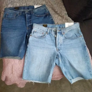 Vailent shorts  - 2 st helt nya oanvända stl small. Ett par ljusa och ett par mörkare. Nypris 399 per par. Hade small tidigare och trodde dom skulle passa.. tydligen några kilo tyngre nu. Båda säljes för 500kr eller 300 kr styck