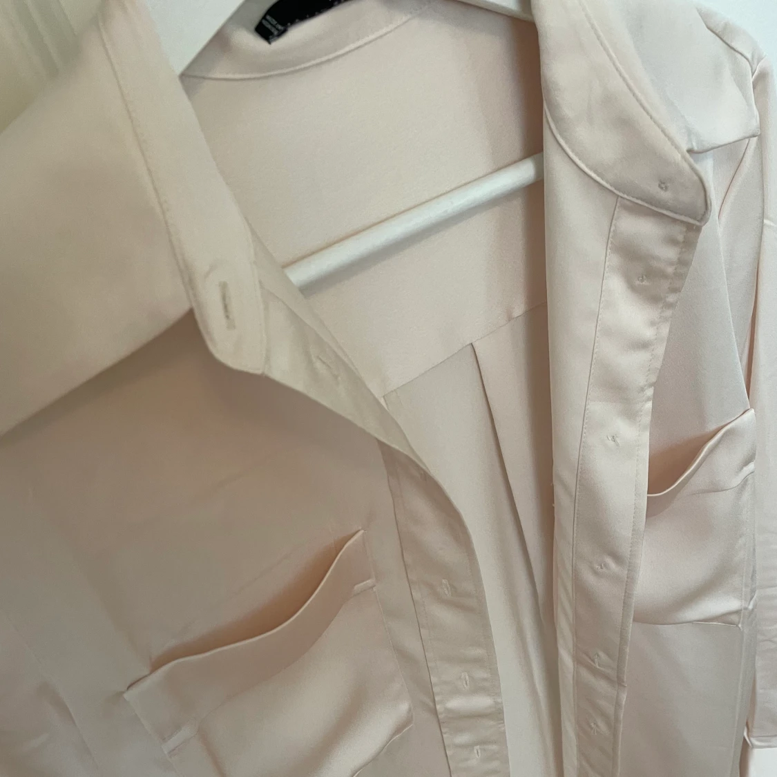 Beige satinskjorta - 91