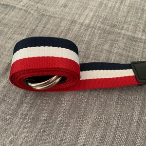 Skärp  - Snyggt randigt skärp. Köparen står för frakt 