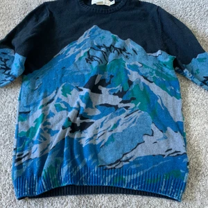 Stickad tröja  - Säljer nu min stickad tröja från hm! Köpte den typ i januari så inte så gammal! Köpte kanske för 125kr eller något!💕