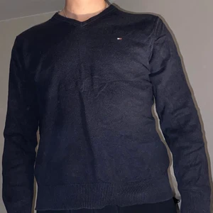 Tommy Hilfiger tröja str M - Tunn tröja funkar som pullover Storlek Medium 
