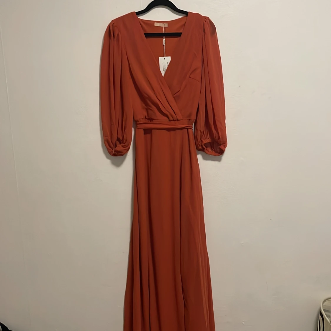 Rosa röd chiffonklänning. Balklänning. - 90
