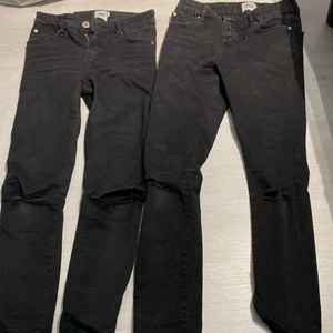 Jeans  - Två par jeans svarta från ligger köpta för 250 kr st 