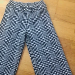 Byxor i fint matrial - Inte alls använd och är i bra skick