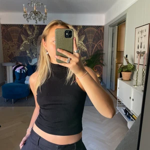 Svart topp❤️ - Så fin svart topp som är perfekt till alla tillfällen! 💓