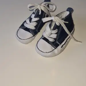 Baby skor i storlek 19