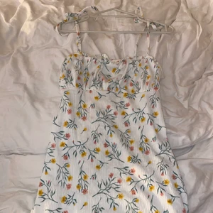 Sommarklänning - Klänning från h&m strlk S. 50kr+frakt, använd fåtal gånger. Kan mötas i hudiksvall.