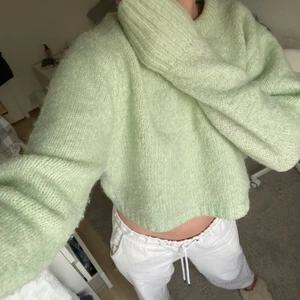 Tröja  - Osäker på om jag vill sälja denna skitsnygga tröjan från zara, den är i bra skick skulle jag säga 