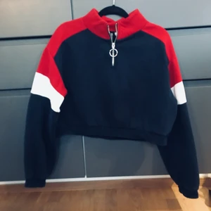 Sweatshirt med krage  - Säljer använd tröja från H&M