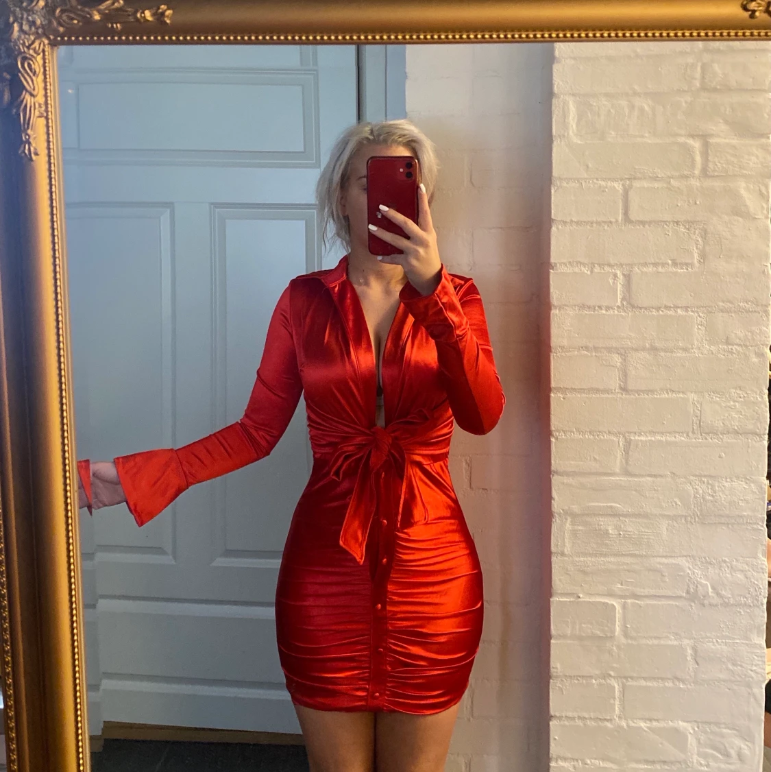 Satin röd klänning 