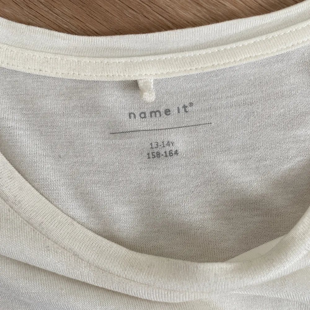 Vanlig vit t-shirt, storlek 158-164, fick den i födelsedagspresent men aldrig använd. . T-shirts.