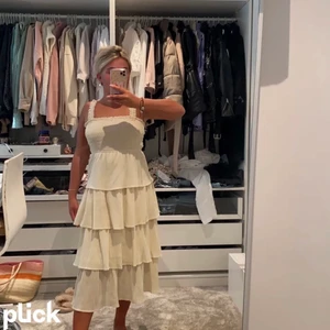 Klänning AFJ  - Söker denna klänning som jag har screenat från någon här på Plick förra sommaren. Gillar klänning och skulle vilja ha denna eller någon likande 😍 storlek 36/38